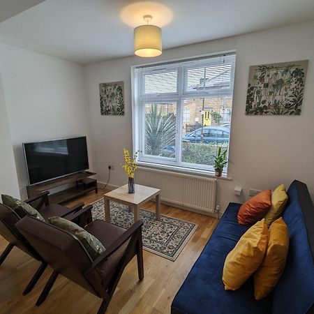 Morden  Fantastic 3-Bedroom House In London מראה חיצוני תמונה