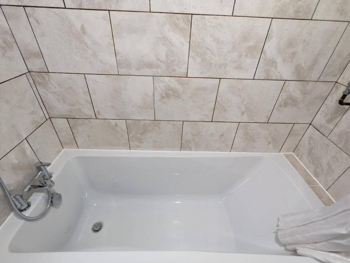 Morden  Fantastic 3-Bedroom House In London מראה חיצוני תמונה