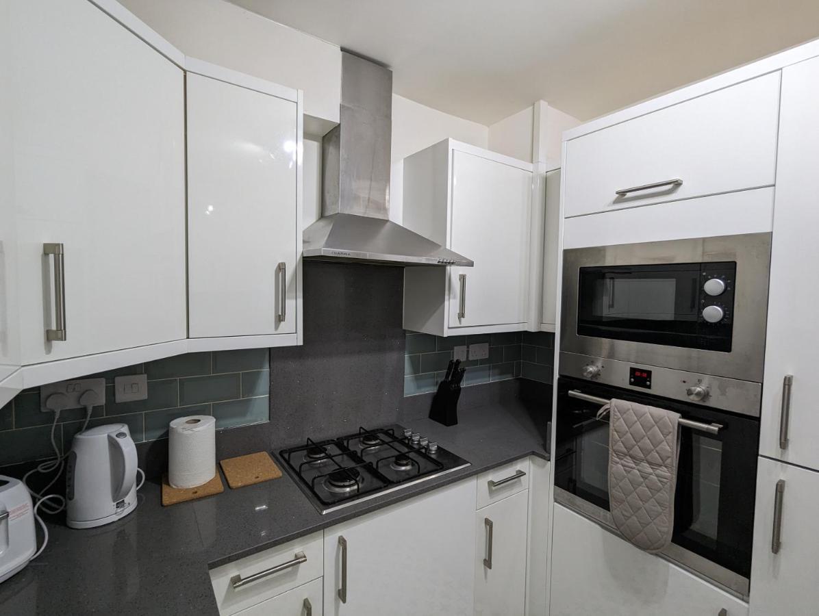 Morden  Fantastic 3-Bedroom House In London מראה חיצוני תמונה