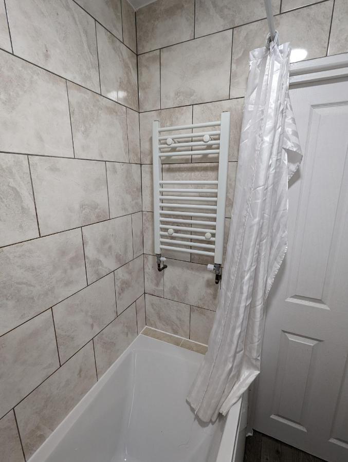Morden  Fantastic 3-Bedroom House In London מראה חיצוני תמונה