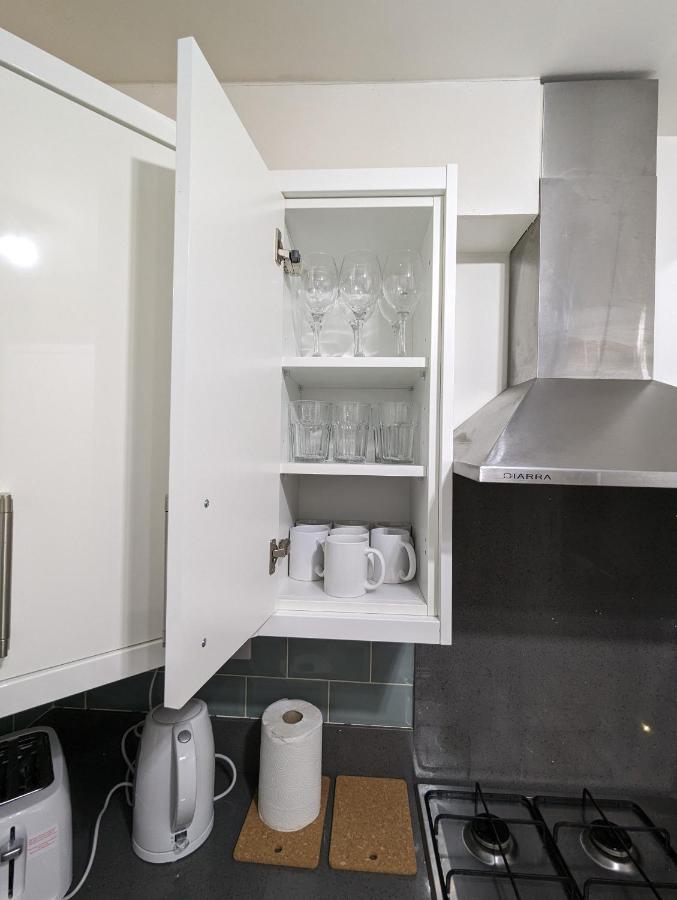 Morden  Fantastic 3-Bedroom House In London מראה חיצוני תמונה