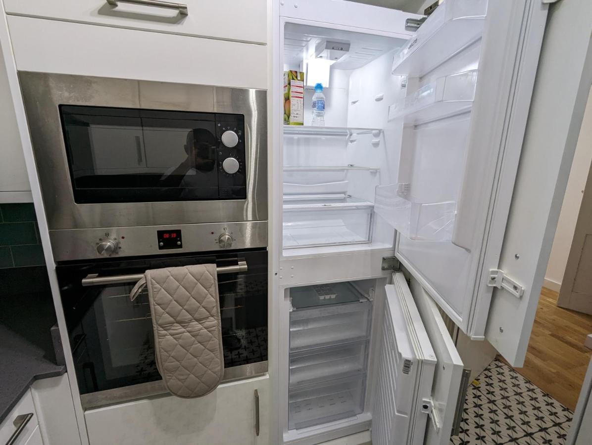 Morden  Fantastic 3-Bedroom House In London מראה חיצוני תמונה