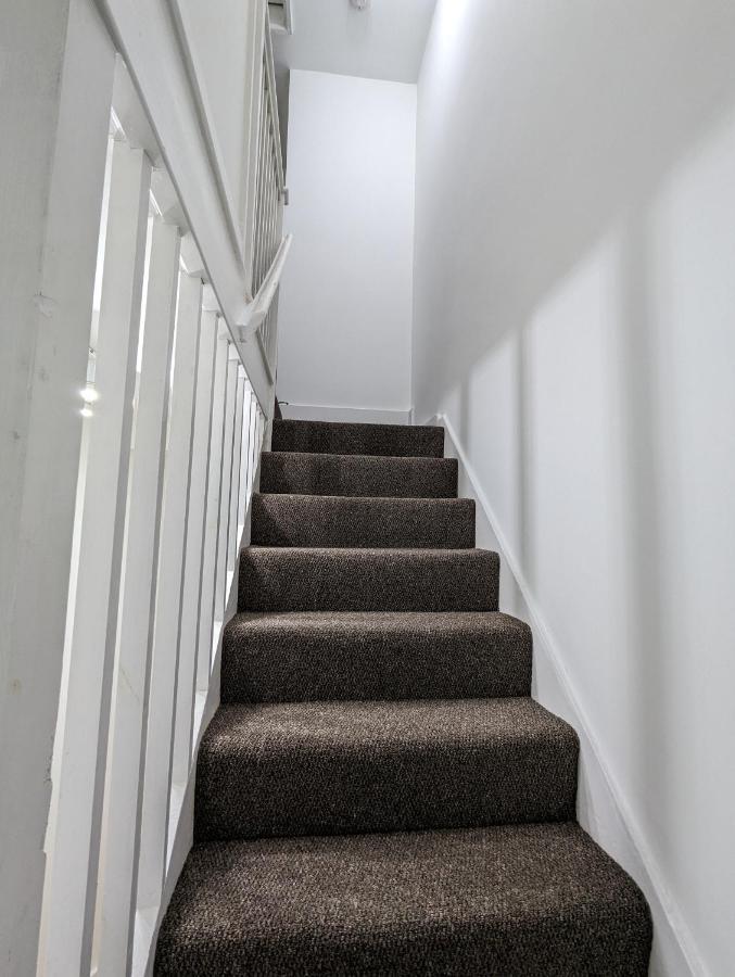Morden  Fantastic 3-Bedroom House In London מראה חיצוני תמונה