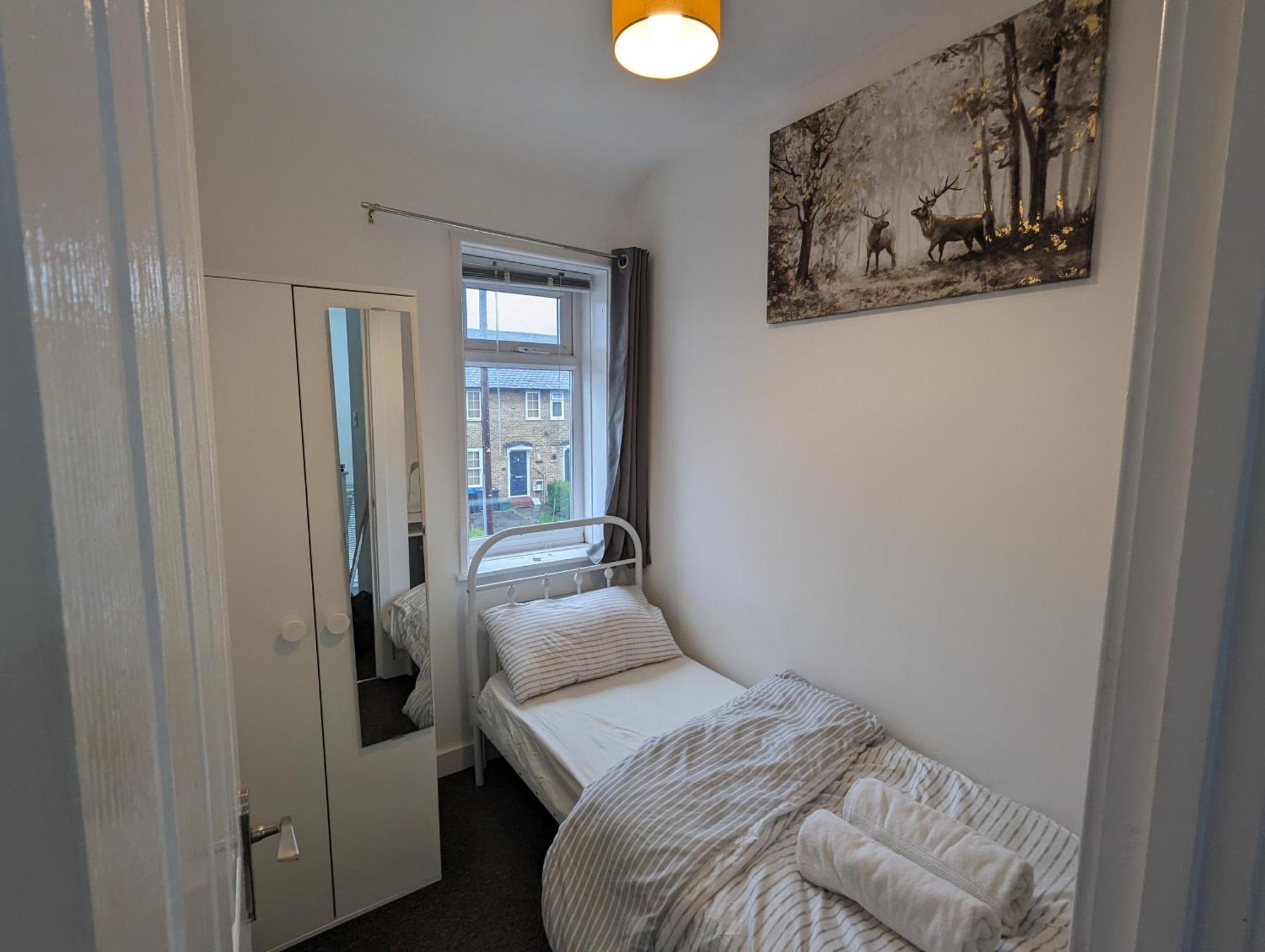 Morden  Fantastic 3-Bedroom House In London מראה חיצוני תמונה