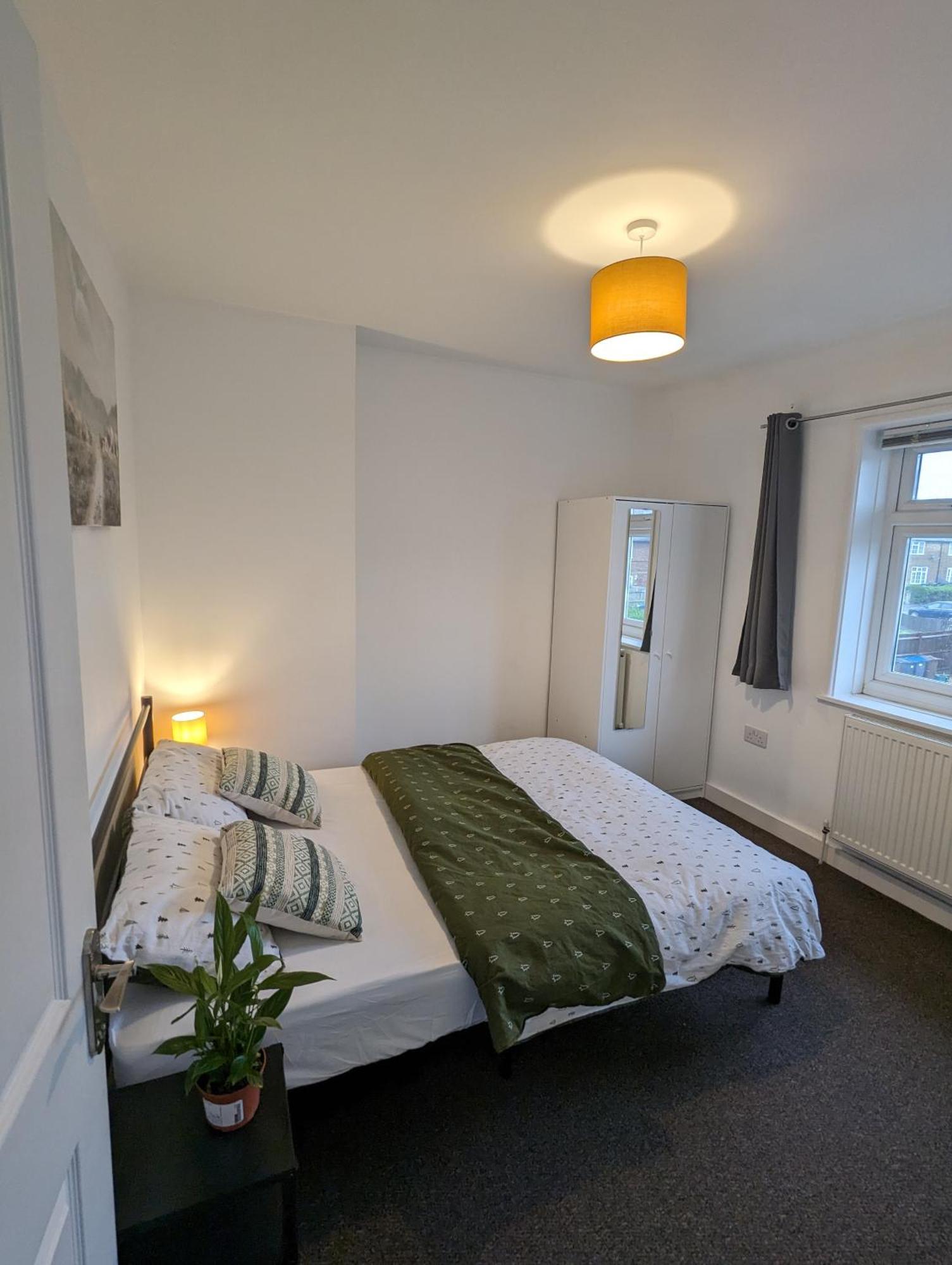 Morden  Fantastic 3-Bedroom House In London מראה חיצוני תמונה