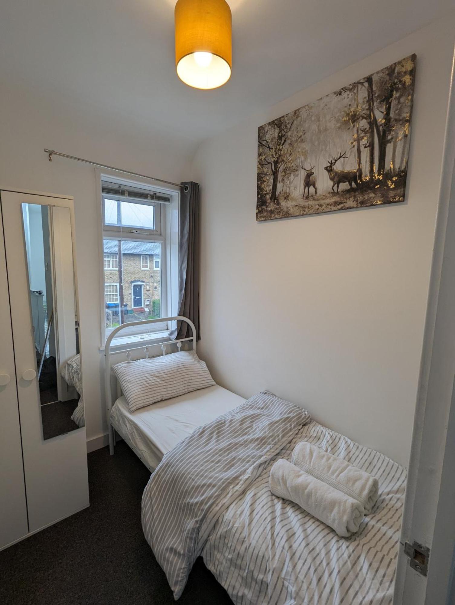 Morden  Fantastic 3-Bedroom House In London מראה חיצוני תמונה
